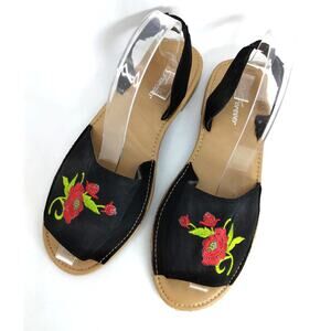 FOREVER sandals embroidered size 8 floral sling back